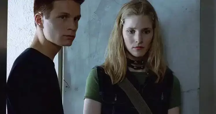 挑逗性谋杀 (1999) 欧美大尺度电影 情侣被囚禁地窖